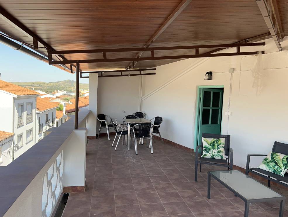 Terraza en la planta superior de la Casa Rural Fuente Vieja (Malpartida de Plasencia)